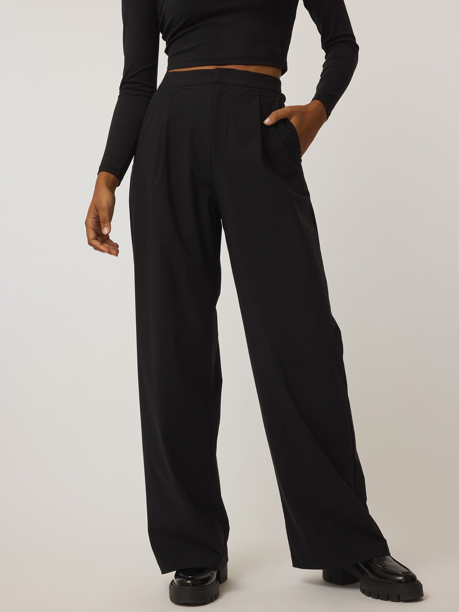 32" Phoenix Wide Leg Pleated Trouser