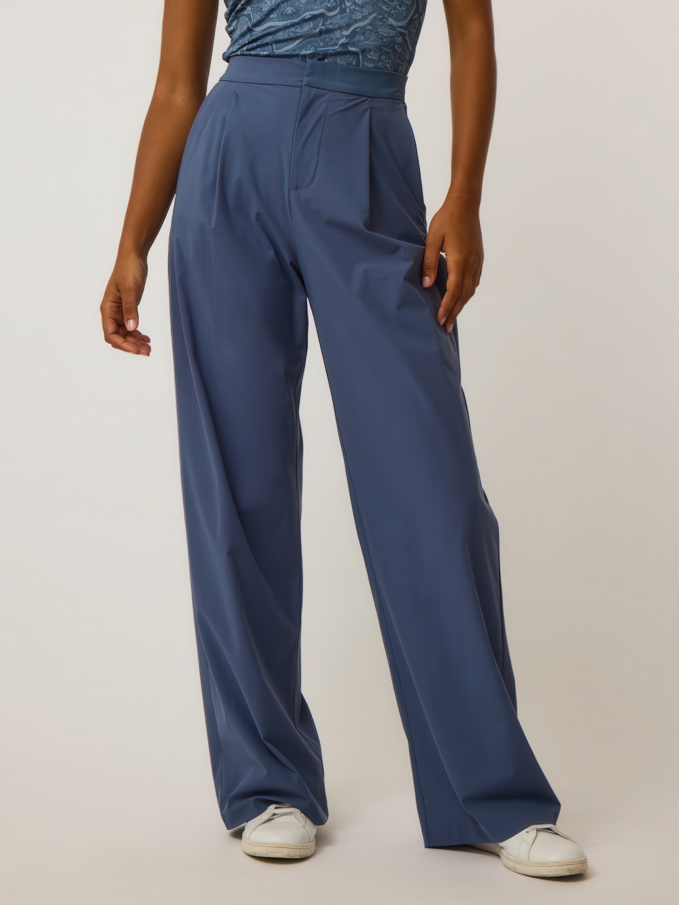 32" Phoenix Wide Leg Pleated Trouser