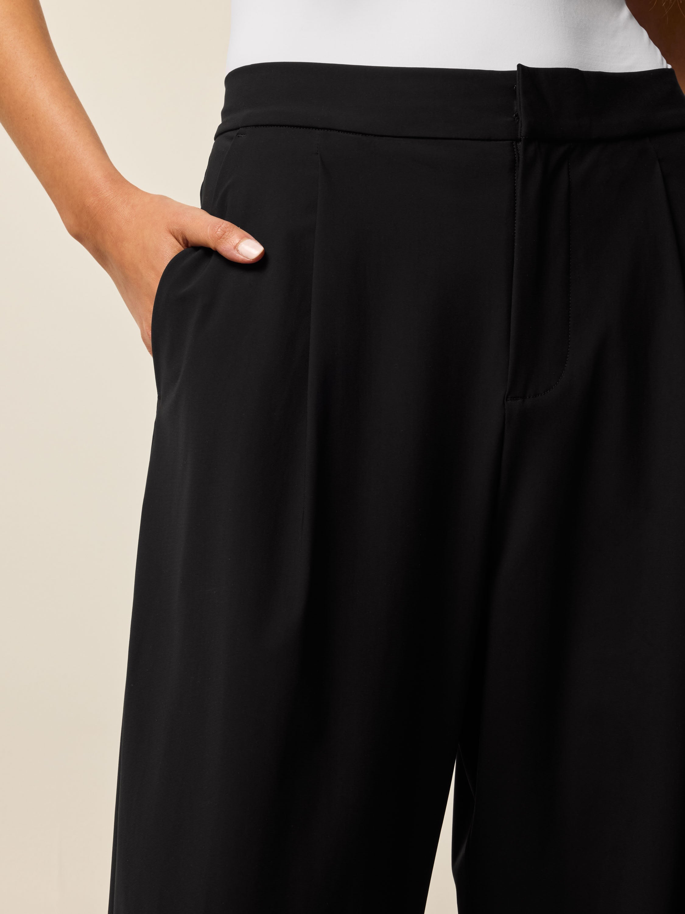 29.5" Phoenix Wide Leg Pleated Trouser