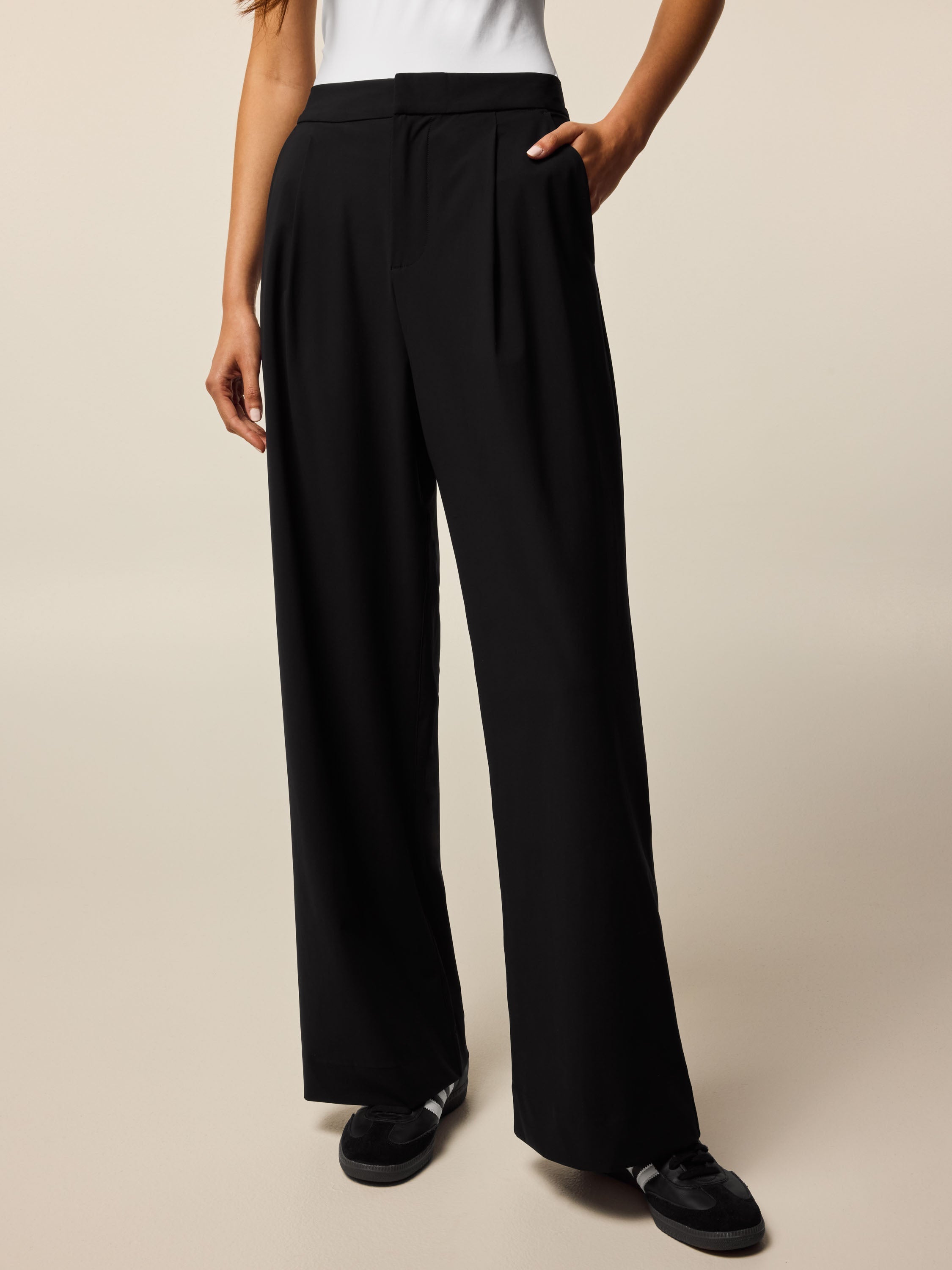 29.5" Phoenix Wide Leg Pleated Trouser