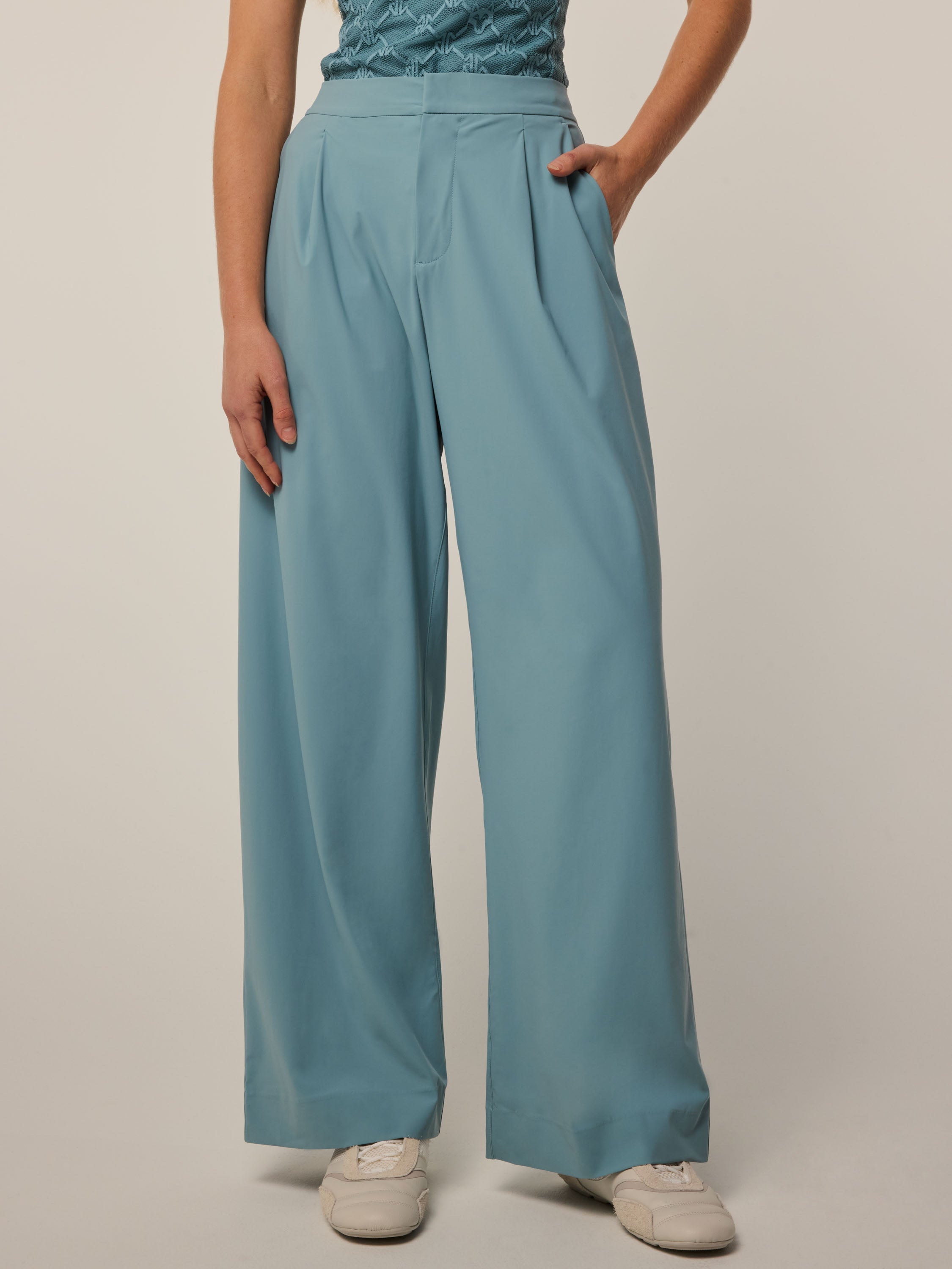 29.5" Phoenix Wide Leg Pleated Trouser